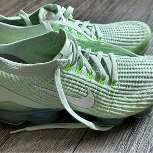 Men's Nike Flyknit Vapormax 3 Mint condition light Green size 9